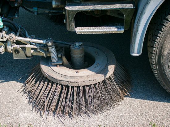 5 Things To Consider Before Hiring a Street Sweeper